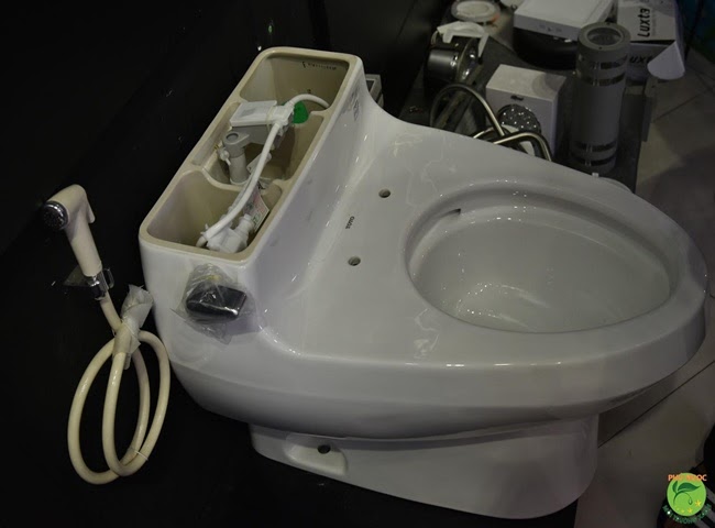 Bồn cầu bị cạn nước do l&acirc;u ng&agrave;y kh&ocirc;ng sử dụng