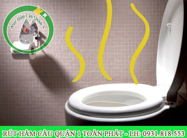 bồn cầu c&oacute; m&ugrave;i h&ocirc;i khi xả nước
