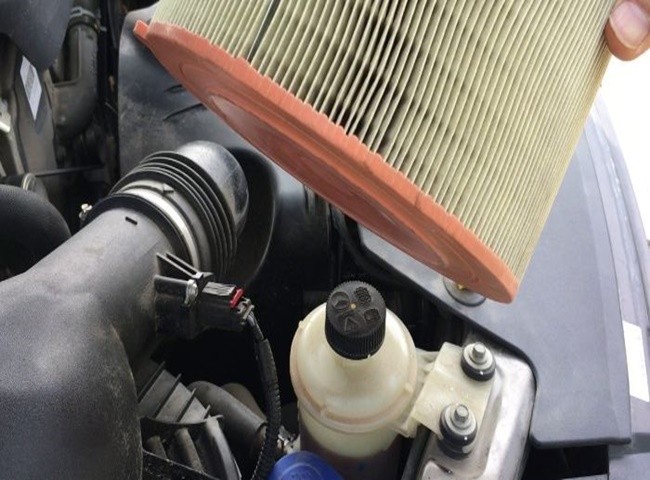 Điều hòa ô tô có mùi hôi xử lý bằng cách diệt khuẩn