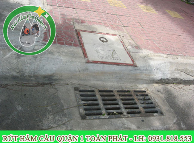 hố ga đặt bên ngoài