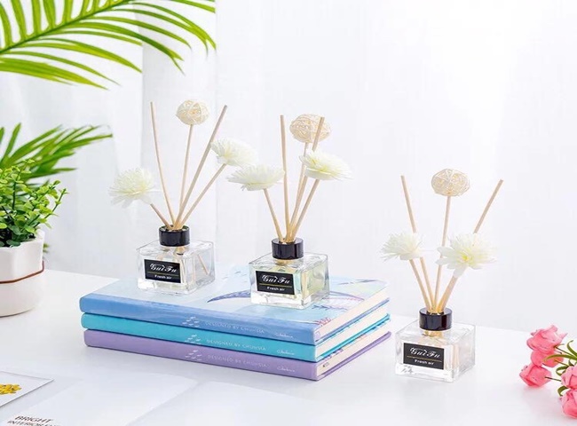 Làm lọ hương thơm phòng ngủ bằng tinh dầu