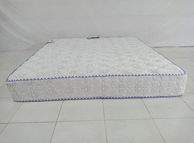 M&ugrave;i h&ocirc;i tr&ecirc;n nệm do bụi bẩn g&acirc;y n&ecirc;n