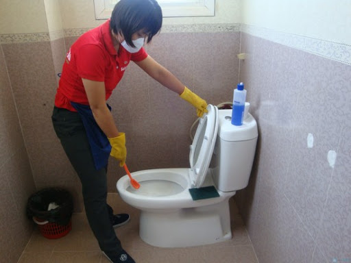 vệ sinh bồn cầu