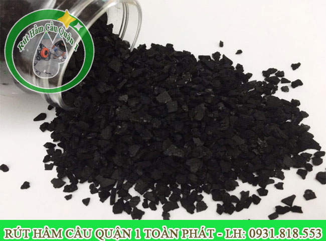 d&ugrave;ng than hoạt t&iacute;nh khử m&ugrave;i h&ocirc;i cống