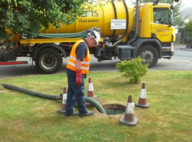 R&uacute;t hầm cầu uy t&iacute;n Phường Cầu &Ocirc;ng L&atilde;nh Quận 1 chọn c&ocirc;ng ty