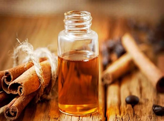 Tẩy m&ugrave;i h&ocirc;i n&aacute;ch ở &aacute;o bằng tinh dầu