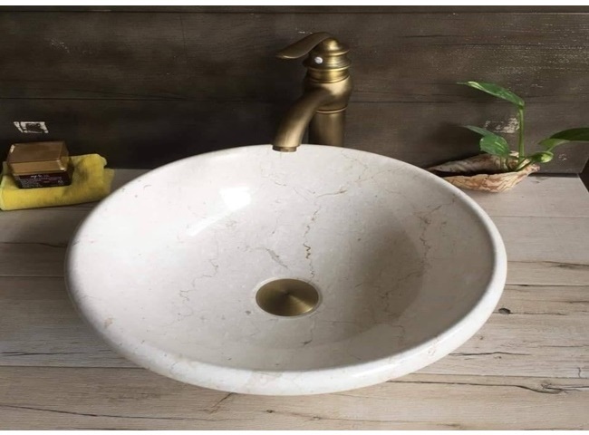 V&ograve;i nước bồn rửa mặt bị tắc do sử dụng l&acirc;u ng&agrave;y