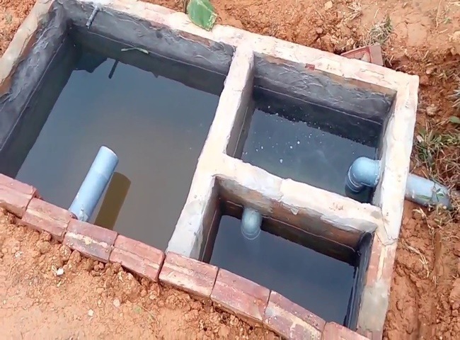 Bể phốt bốc mùi hôi do thiết kế sai kỹ thuật