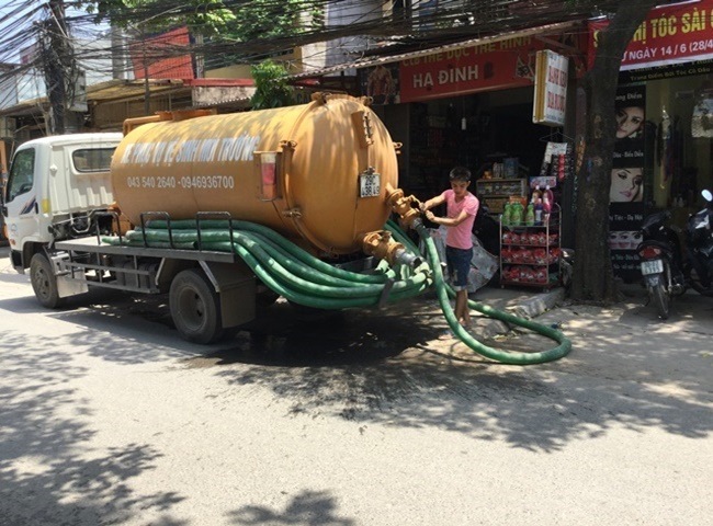 Xử lý bể phốt bốc mùi hôi bằng cách hút bể phốt định kỳ định kỳ