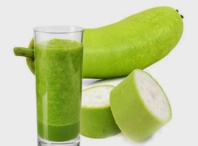 Xử l&yacute; m&ugrave;i h&ocirc;i quần &aacute;o bằng nước b&iacute; đao